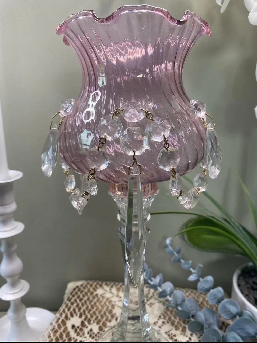 Vintage Intaglio Crystal Designs Parlour Lamp